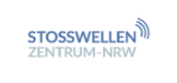 Logo: STOSSWELLEN ZENTRUM-NRW in Blau und Grau, oben rechts geschwungene Linien als Schall- oder Wellen-Symbol.
